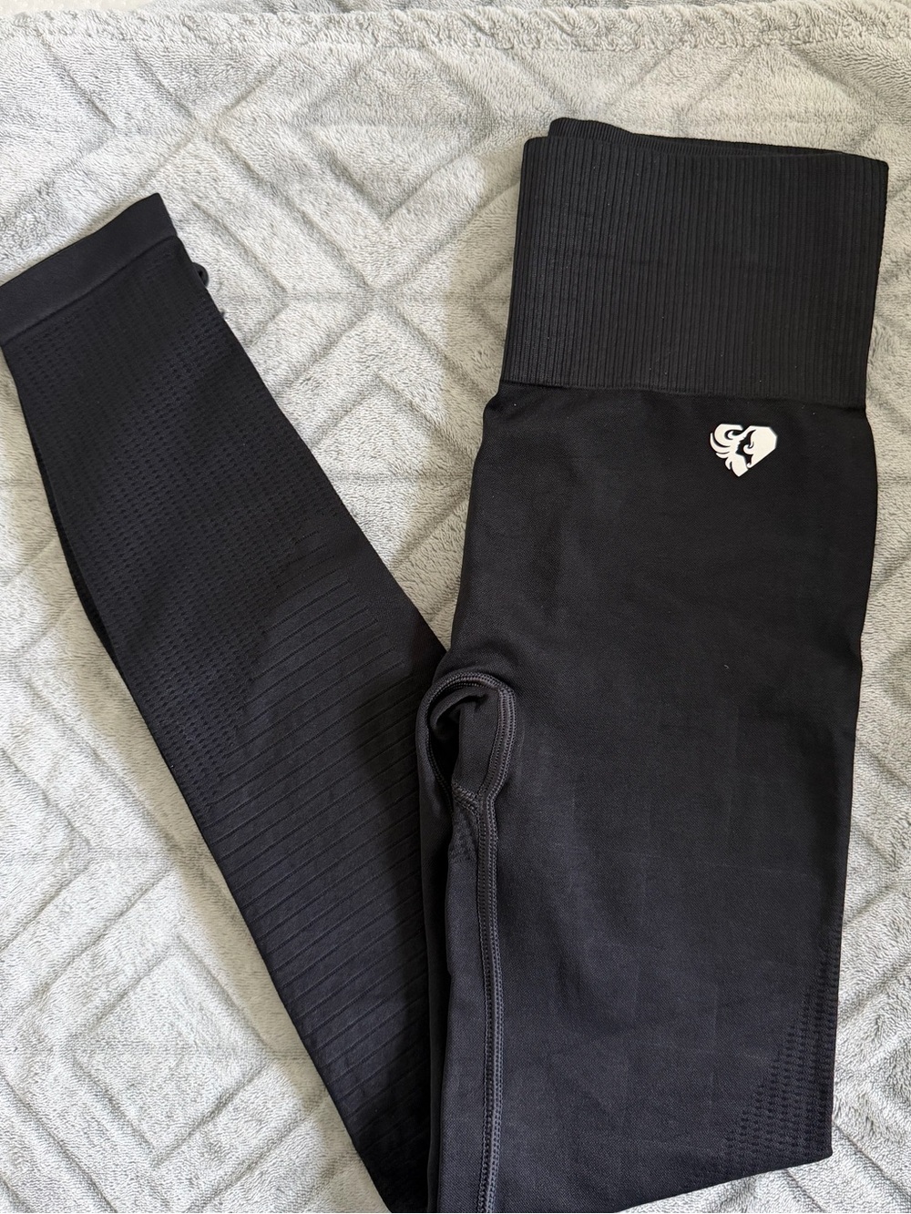 Women’s Best Seamless Athletic Leggings with Heart Logo